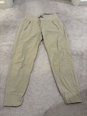 Athleta Women’s 6 Trekkie North Jogger Pants in Tan